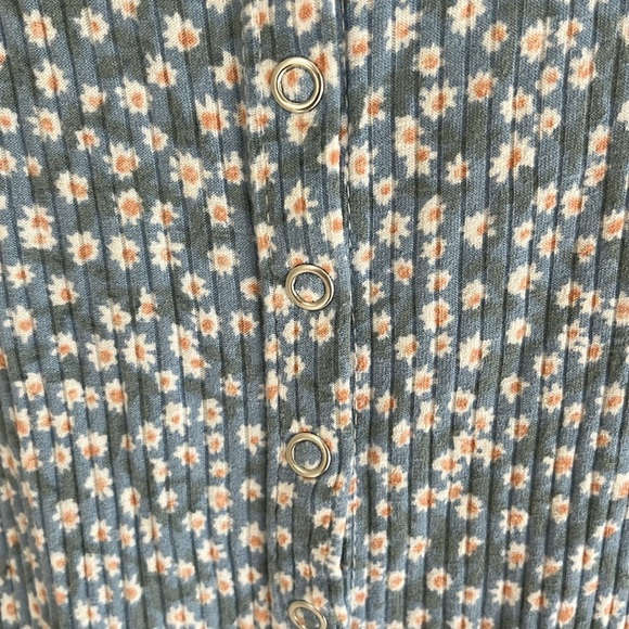 Floral Crop Top - Picture 3 of 7